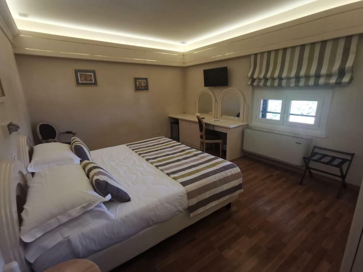 Grand Hotel Vittoria Montecatini-Terme Camera foto